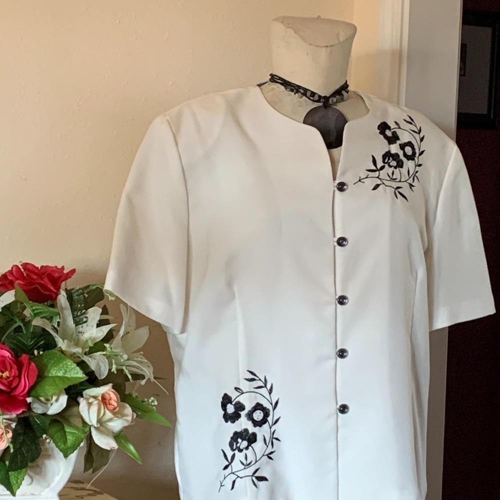 Women’s short sleeve jacket